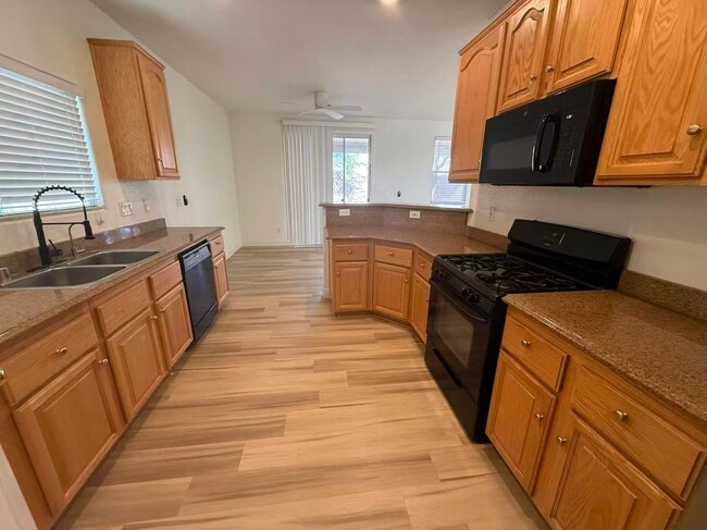 Foto del edificio - GORGEOUS 2-STORY HOME IN THE VISTAS