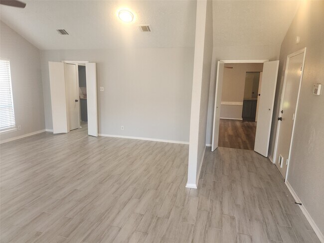 Foto del edificio - 22127 Elsinore Dr