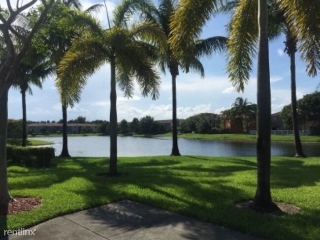 Building Photo - 3 br, 2 bath Townhome - 4843 sw 166 ct