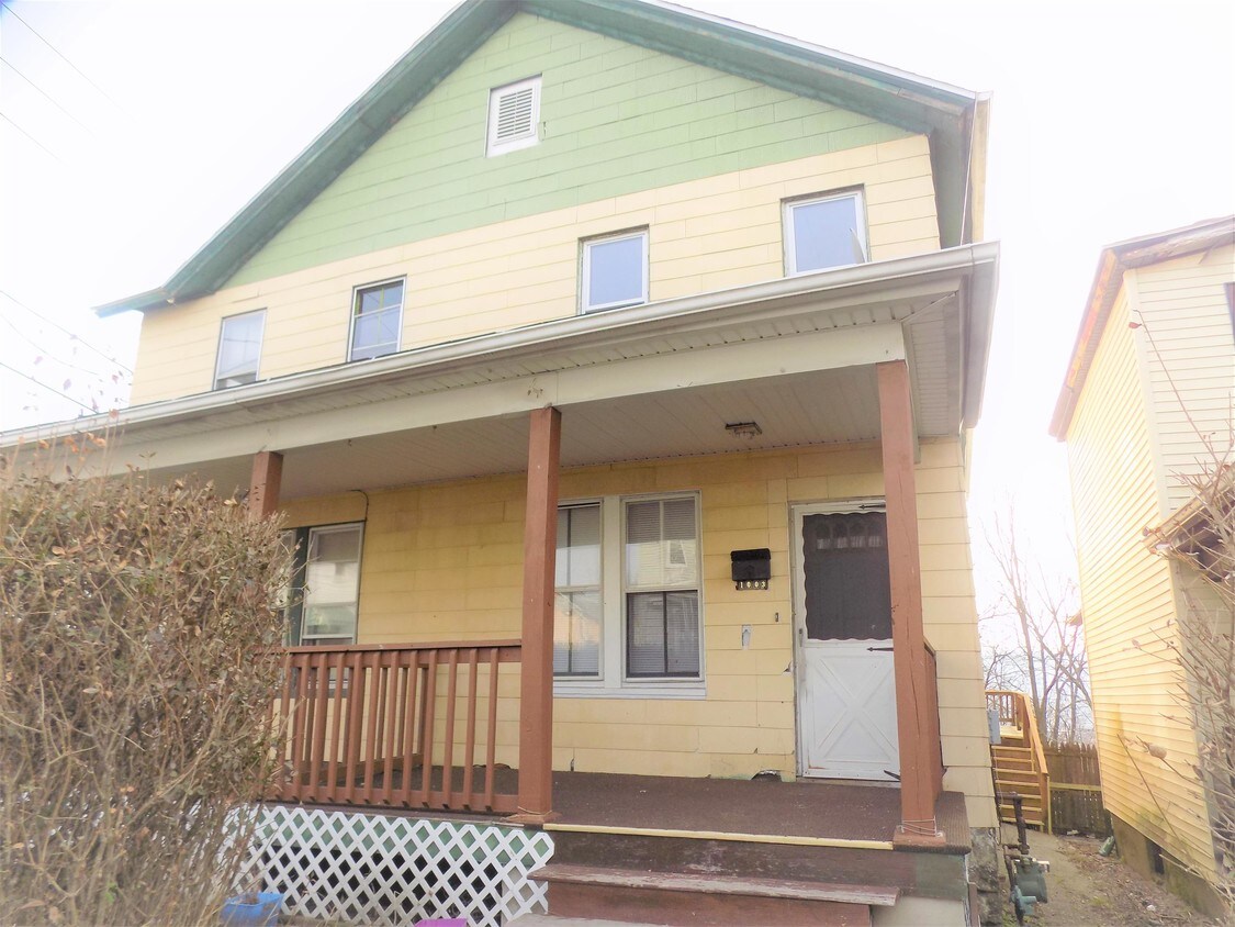 Primary Photo - 1001 Acker Ave