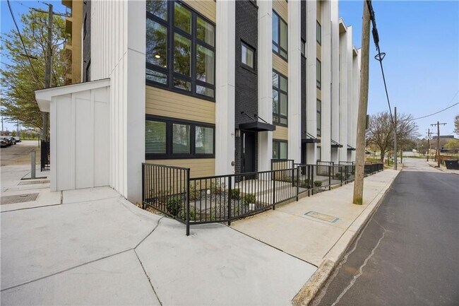 Foto del edificio - 436 Markham St SW