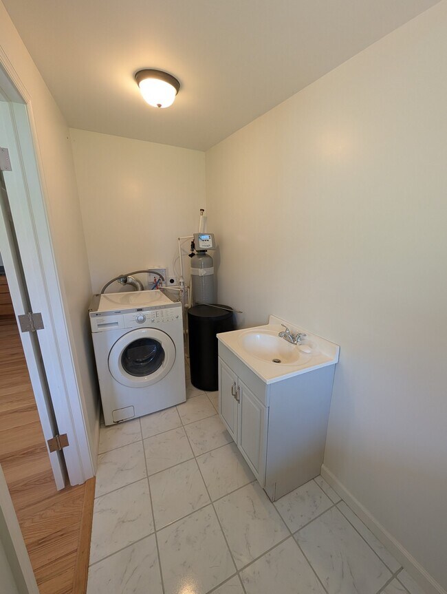 Foto del edificio - 6836 Maple Brook Ln
