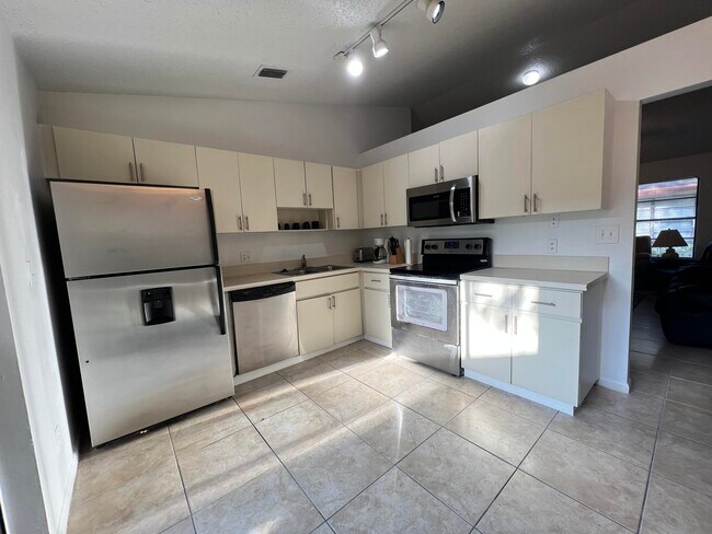 Foto del edificio - 1104 Goldenrod Rd