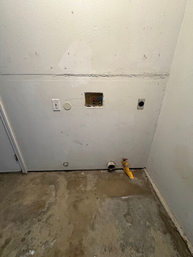 Foto del edificio - 2 story house in NW Visalia Available Now