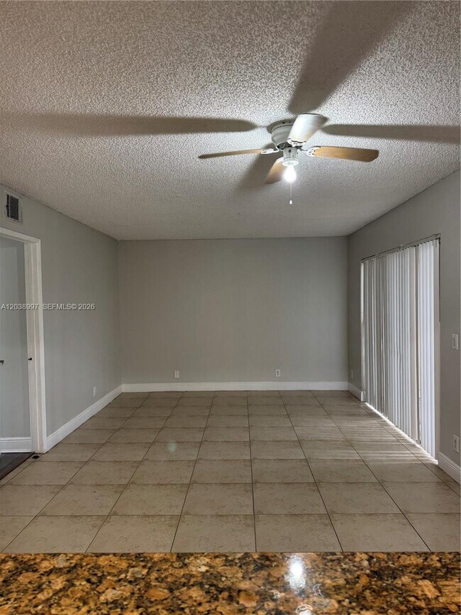 Foto del edificio - 1465 Lake Crystal Dr