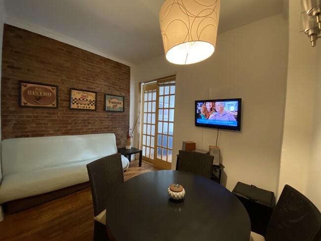 living-dinner - 208 E 35th St