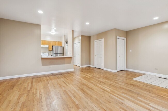 Building Photo - 1547 W Jackson Blvd