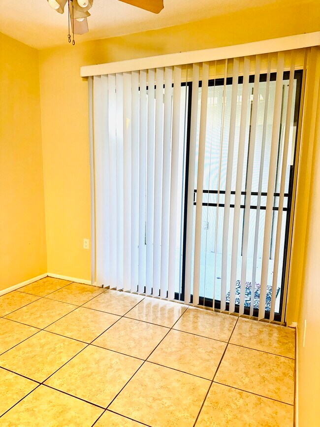 Dormitorio - 2208 Bahia Vista St