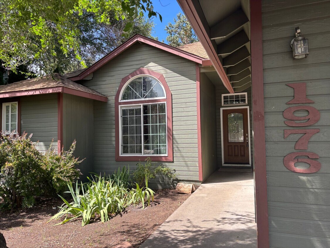 Foto principal - 3 BR/2BA Home In Tamarack Park East