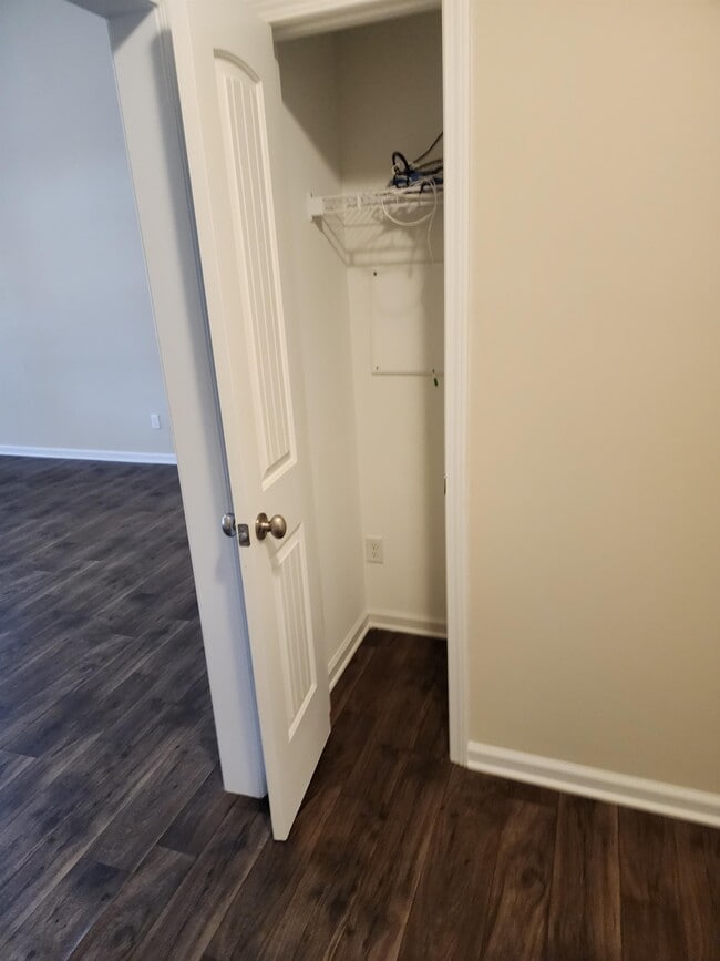 Building Photo - 4016 Pensacola Way