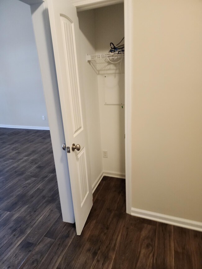 Foto del edificio - 4016 Pensacola Way