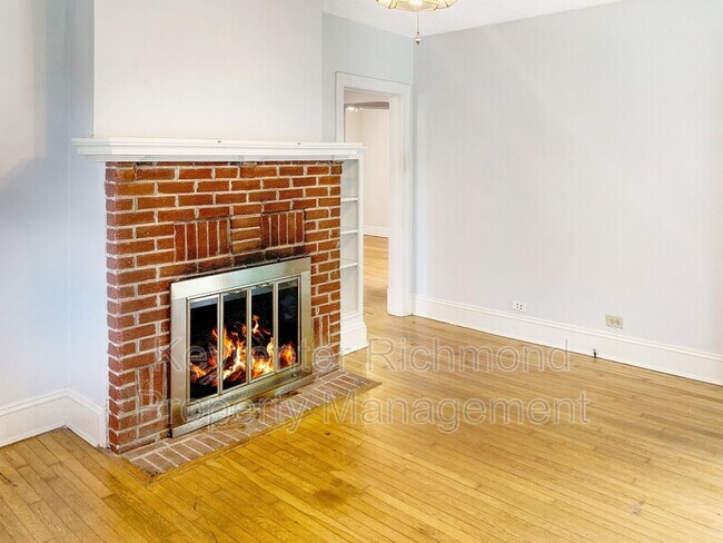 Foto del edificio - 2517 Kenwood Ave