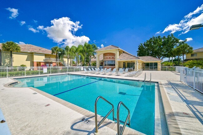 Foto del edificio - ** Tuscany Gardens ~ Fully Furnished 2 BED Condo in Fort Myers **