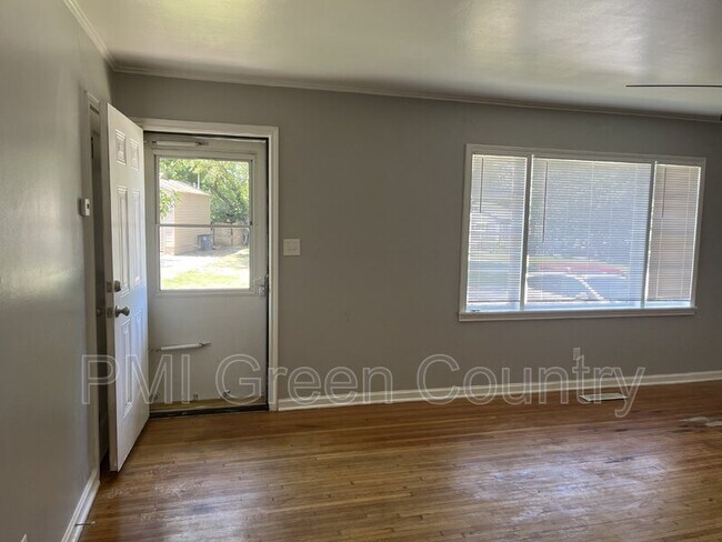 Foto del edificio - 2567 E 17th St