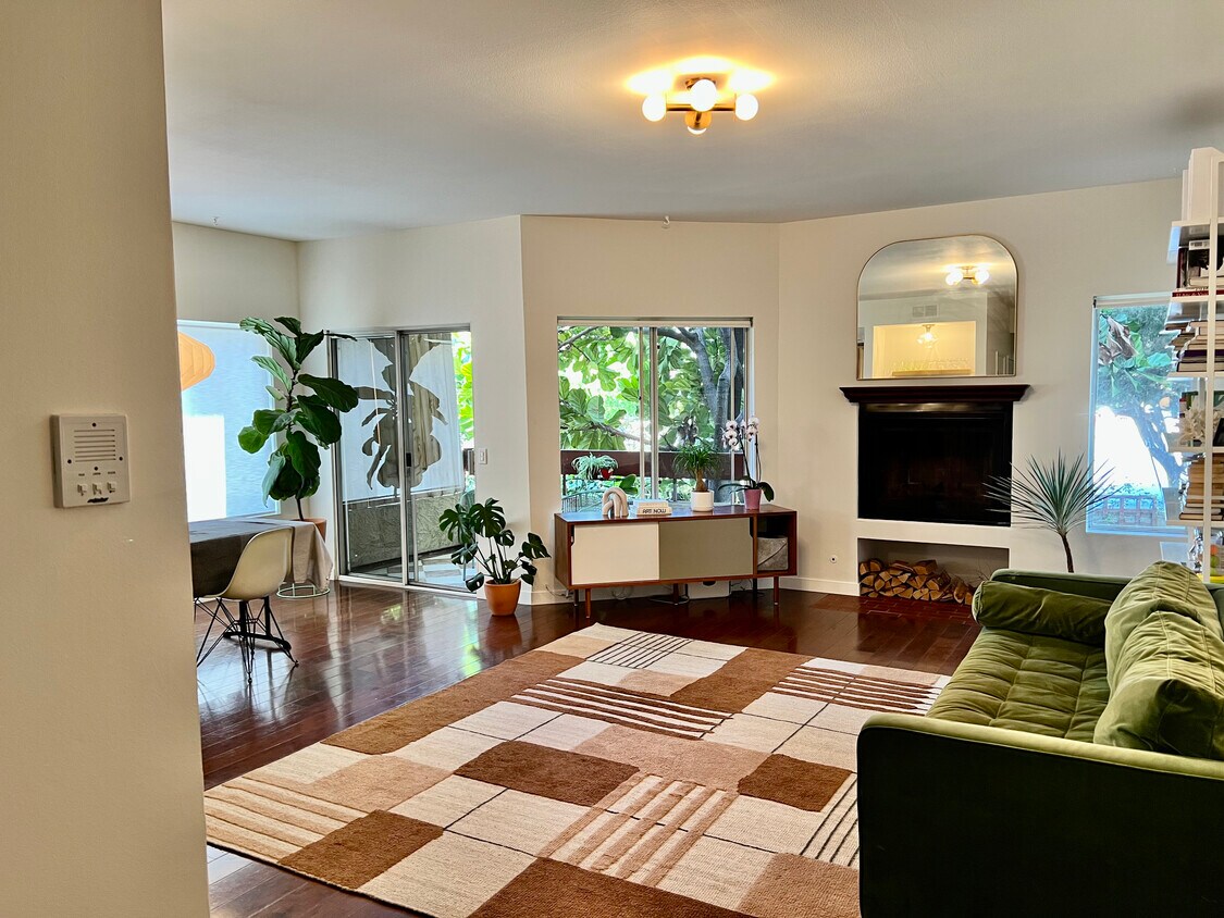 Primary Photo - 11831 Courtleigh Dr