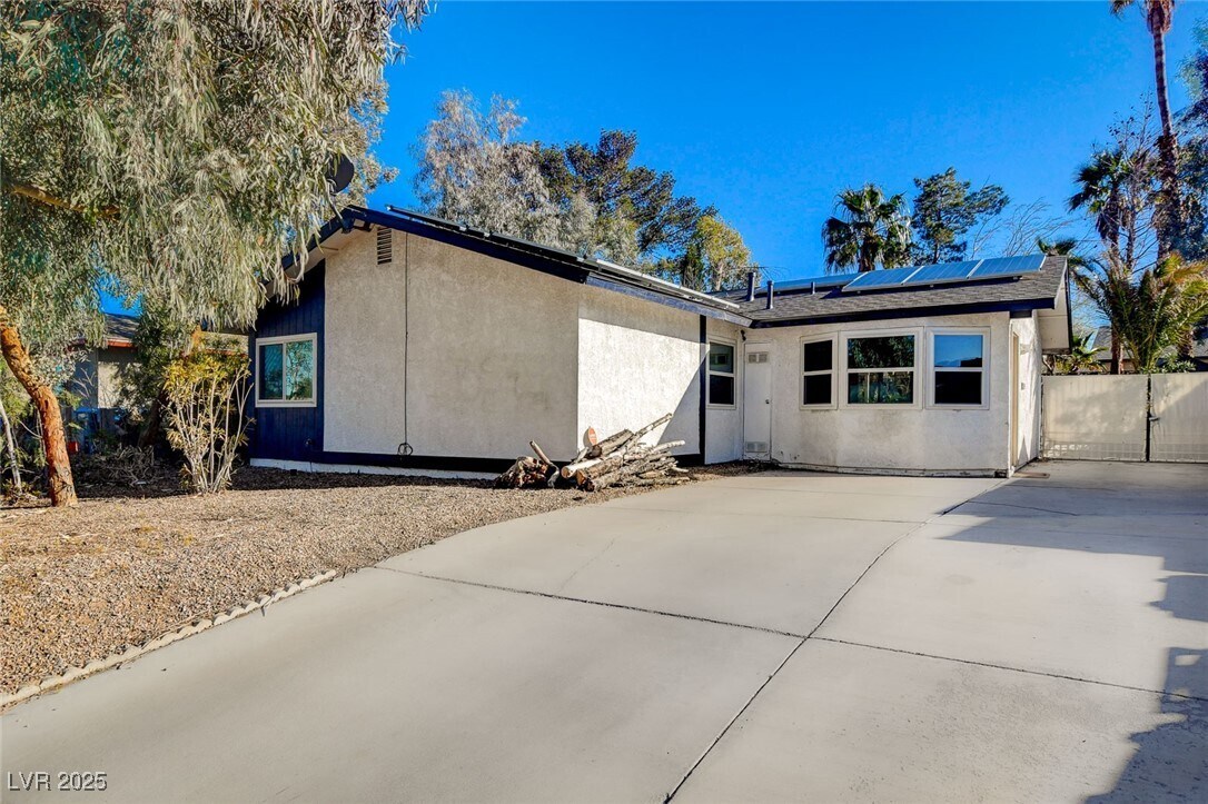 Foto principal - 6223 W Foothill Blvd