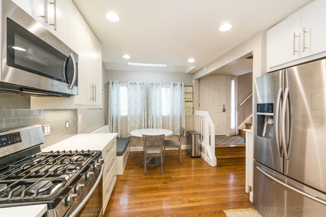 Building Photo - 1180 S Plymouth Ct