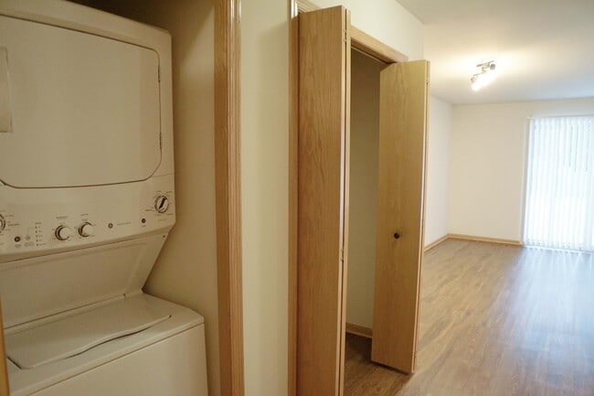 Building Photo - Stone Creek