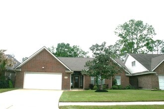 Building Photo - 302 Friends Knoll Ln