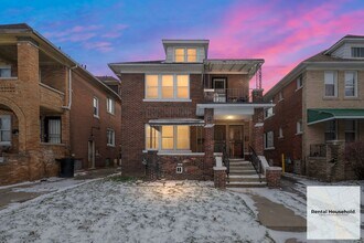 Building Photo - 2649 Pasadena St