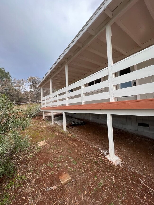 Building Photo - Super Cute 3 bedroom home located in the F...