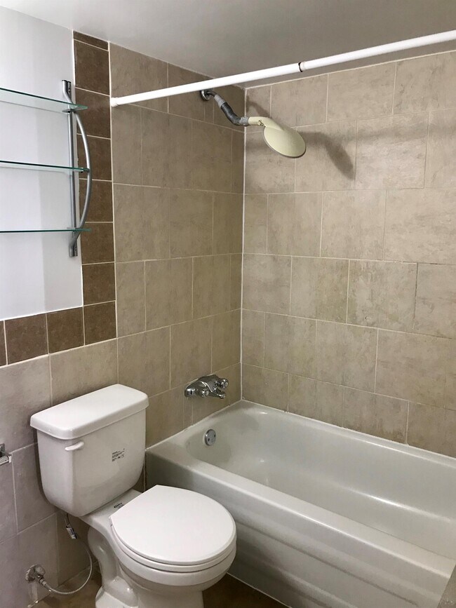 Photo du bâtiment - 3 Bed 1.5 Bath Unit in Olds, AB
