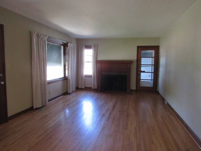 Building Photo - 1605 Broadlawn Ave