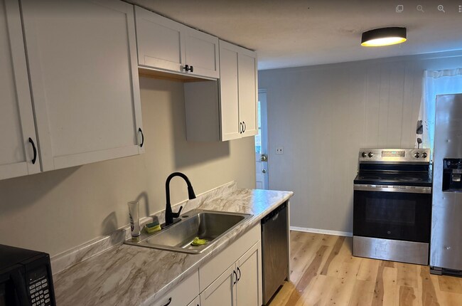 Foto del edificio - 1749 Stewart Blvd