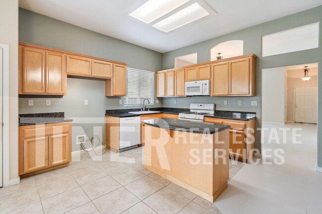 Building Photo - 4 Bedroom Elk Grove Home in Desireable Sch...