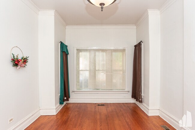 Foto del edificio - 1016 S Oakley Blvd