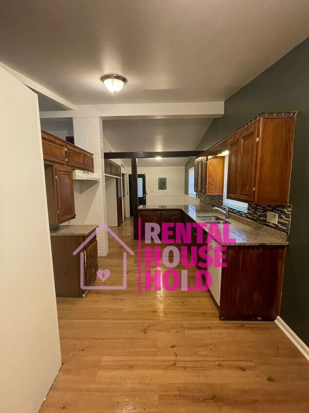 Foto principal - Beautiful 3 Bedroom Ranch~ Dearborn Heights