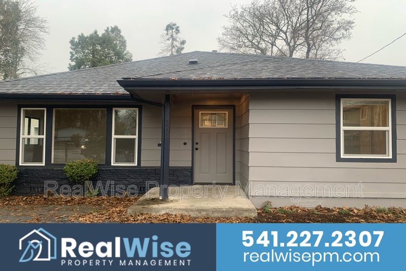 Primary Photo - 325 SE M St