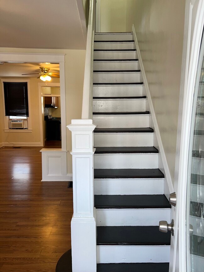 Foto del edificio - 1209 N Decker Ave