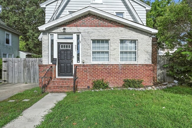 Building Photo - 931 Kenton Ave