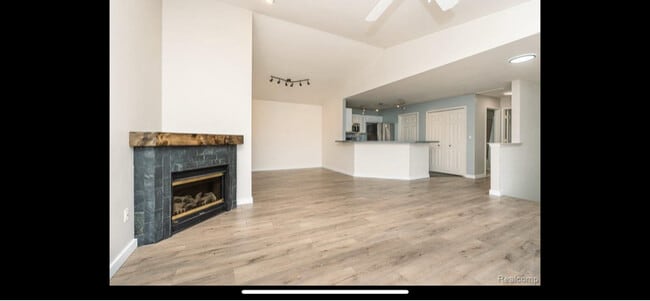 Building Photo - 51780 Adler Park Dr W