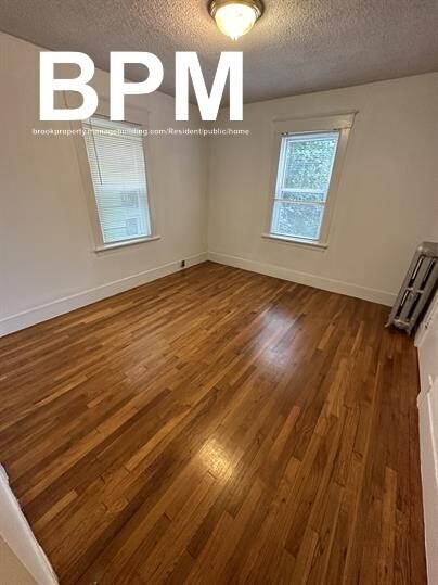 Foto del edificio - 151 Forest Hills St