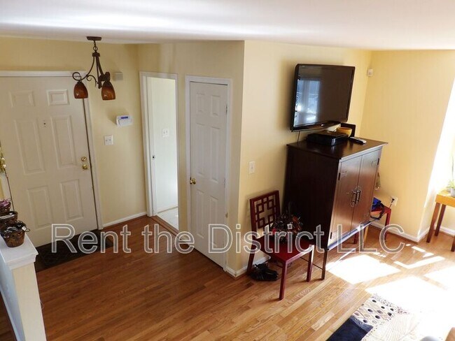 Photo - 1026 Wahler Pl SE House