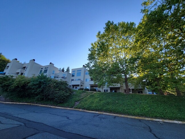 Building Photo - 7517 Old Redmond Rd