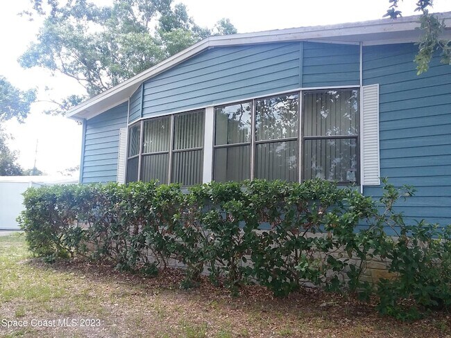 Foto del edificio - 1609 Ridge Dr