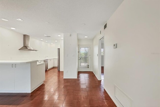 Building Photo - 301 S Gulfstream Ave