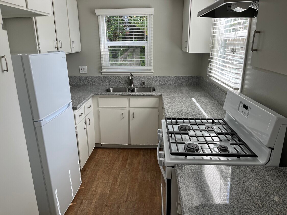 Kitchen - 11826 Venice Blvd