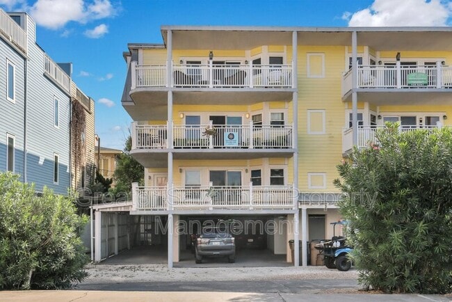 Building Photo - 3 17th Pl