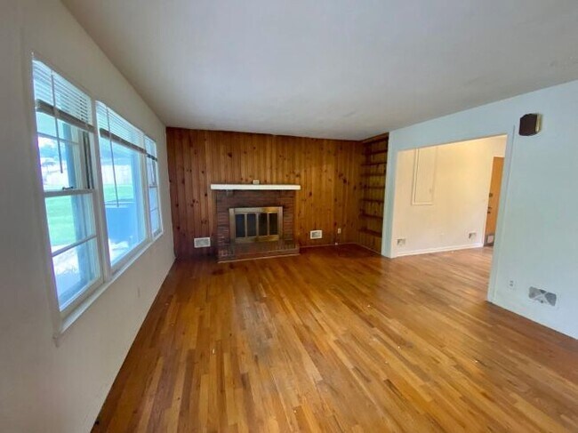 Foto del edificio - 2300 Chapel Hill Rd