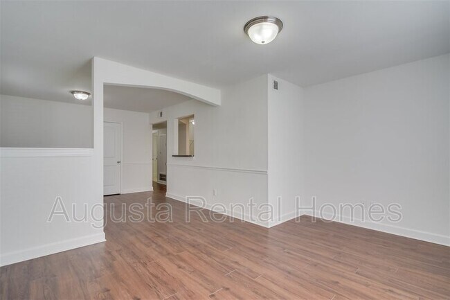 Foto del edificio - 4016-B Wheeler Woods Road