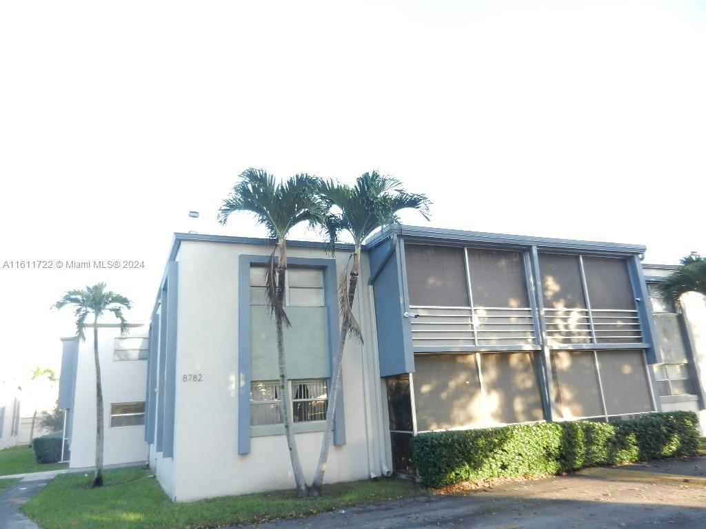 Foto principal - 8782 SW 12th St