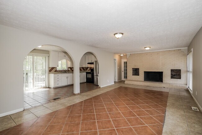 Building Photo - 369 Windemere Way