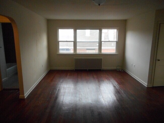 Building Photo - 587 Newark Pompton Tpke