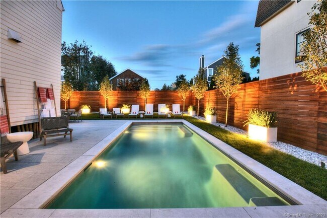 Foto del edificio - 18 Danbury Ave