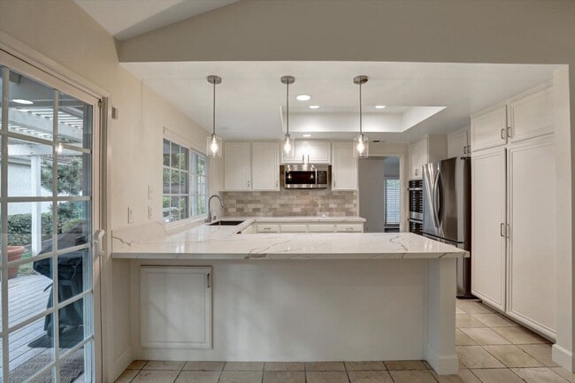 Building Photo - 16 Sycamore Creek