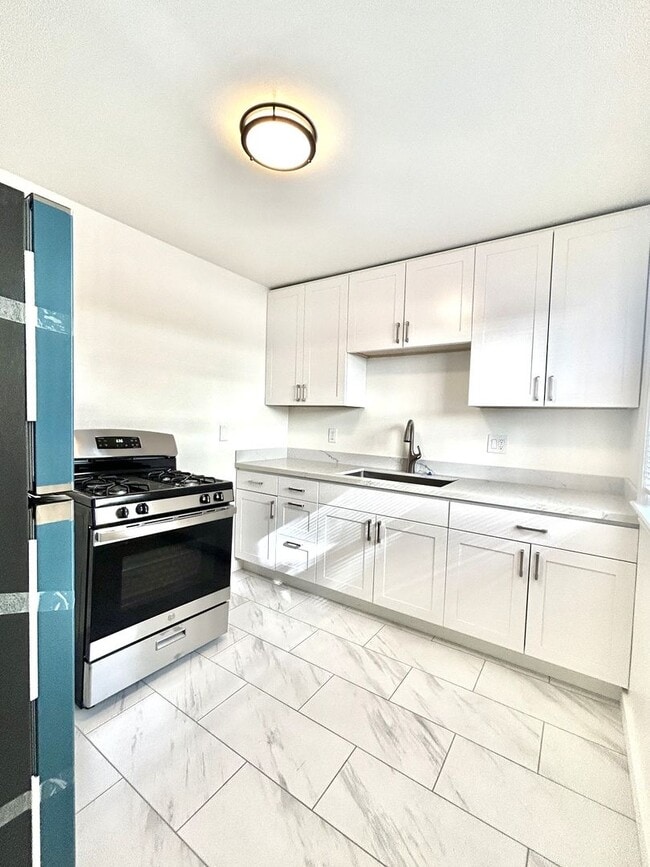 Foto del edificio - Remodeled 1 Bed/ 1 Bath Apartment in Burlingame Available NOW!